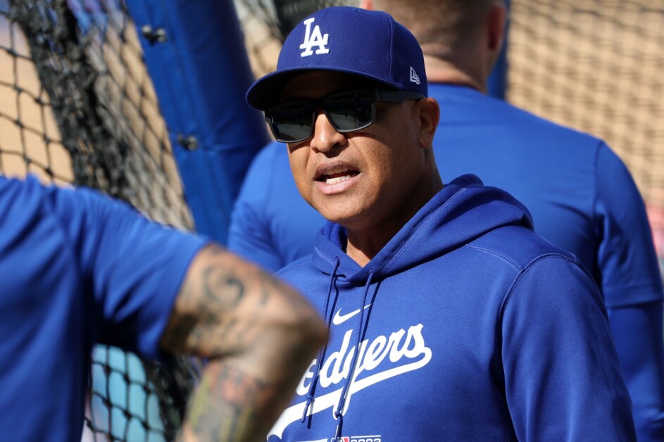 Dodgers expected to name Dave Roberts as manager