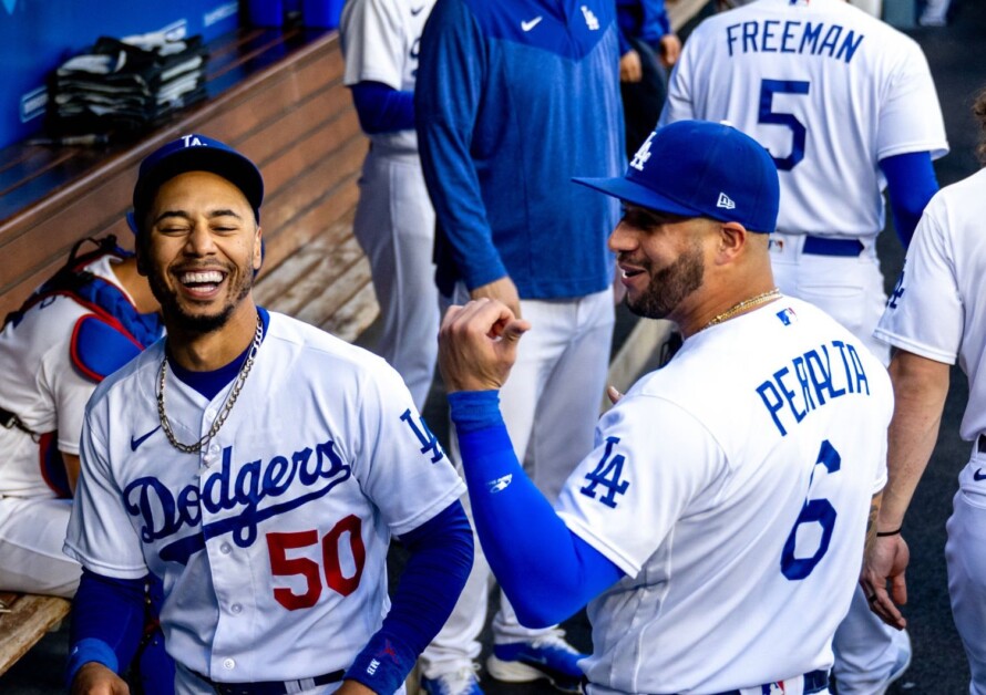 Dodgers Gold Glove finalists; Mookie Betts, Freddie Freeman, Peralta - True  Blue LA