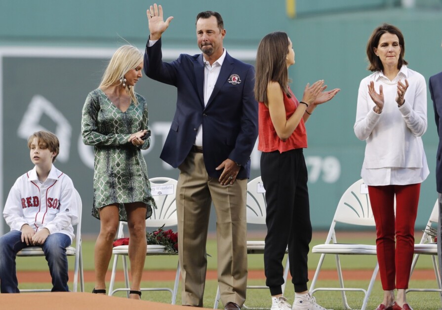 Tim Wakefield, Boston Red Sox knuckleballer, dies at 57 - Los Angeles Times